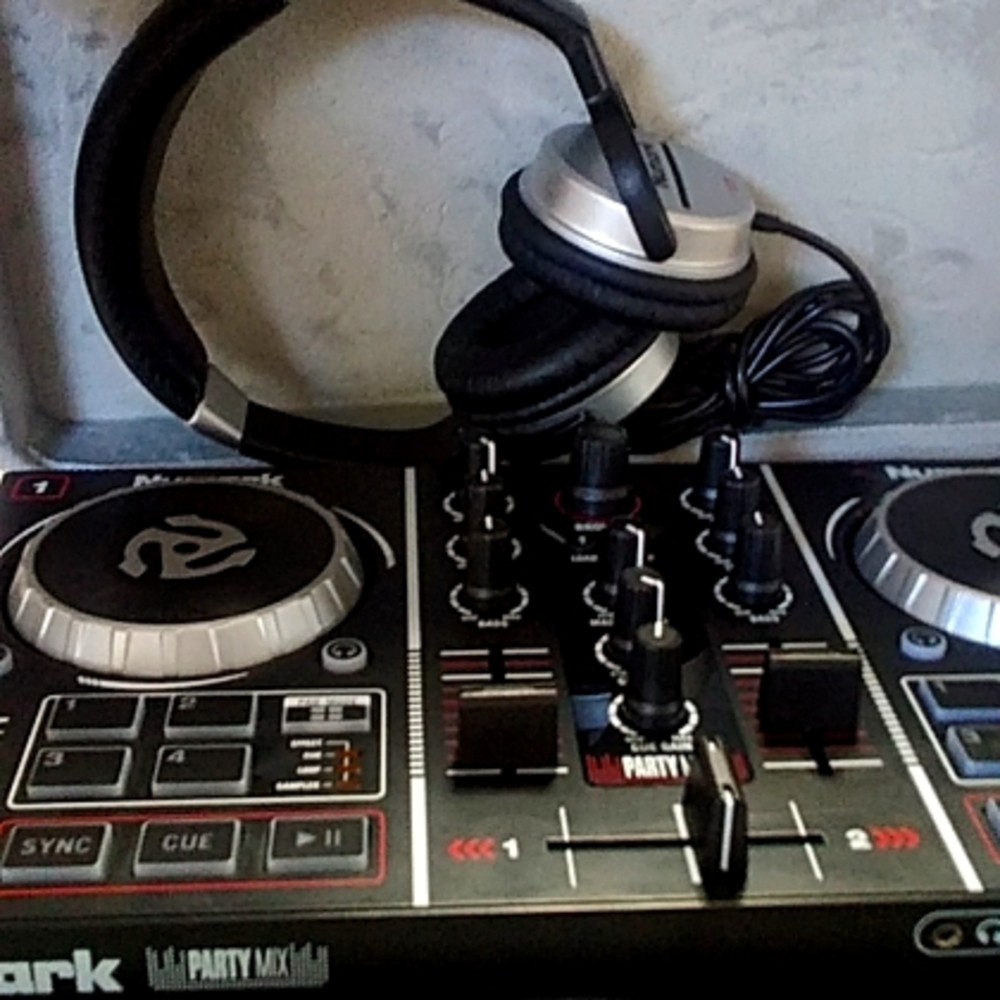 Numark party mix